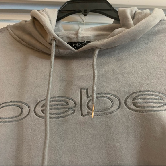 Bebe sport women’s grey cropped plush hooded , new and clean with tag - Picture 6 of 8
